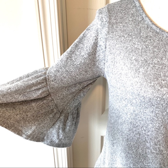 CAUTION TO THE WIND Knot Front Knit Top—SZ. Small - Picture 3 of 11